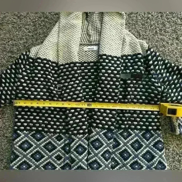 “Cozy Chic: Long  Knitted Sweater” - Picture 4 of 6